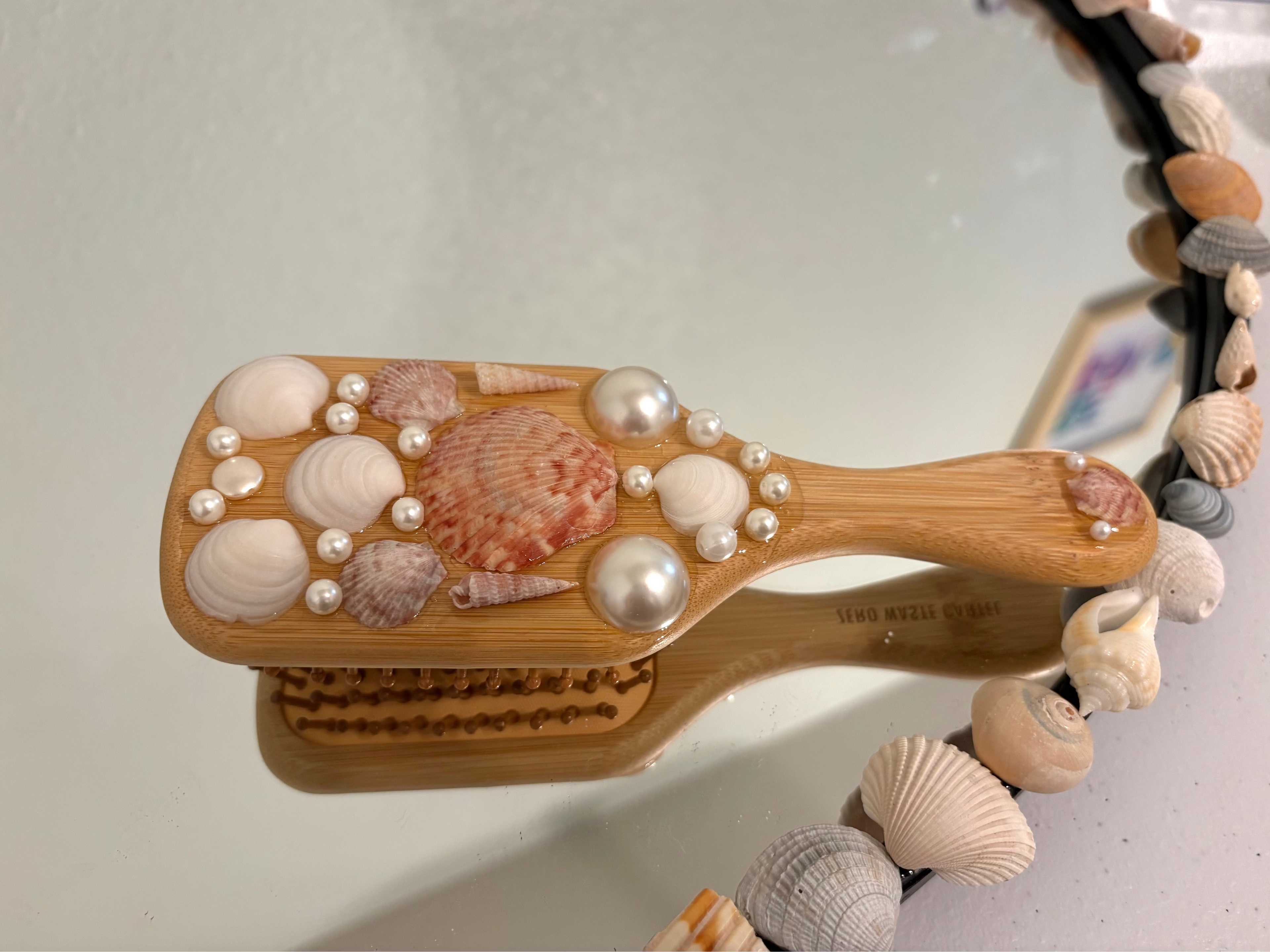 Seashell hair brush