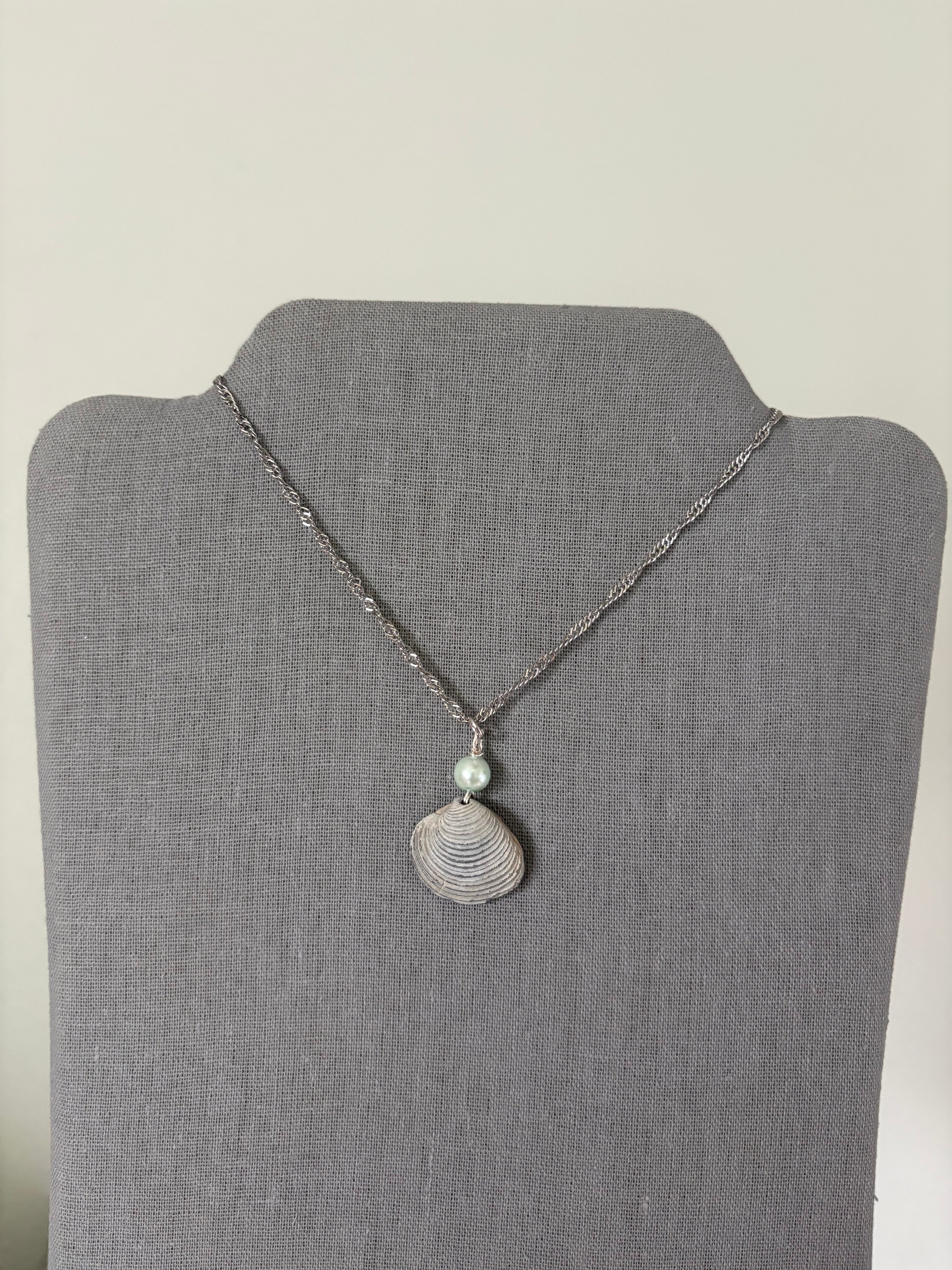 Simple Pearl Shell Necklace